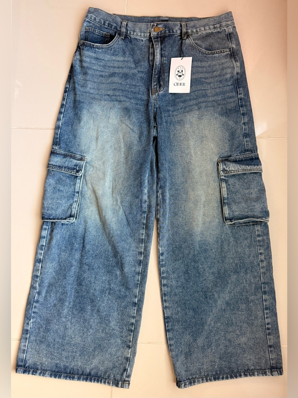 Cider Light Wash Wide Leg Cargo Jeans - NWT - Size L